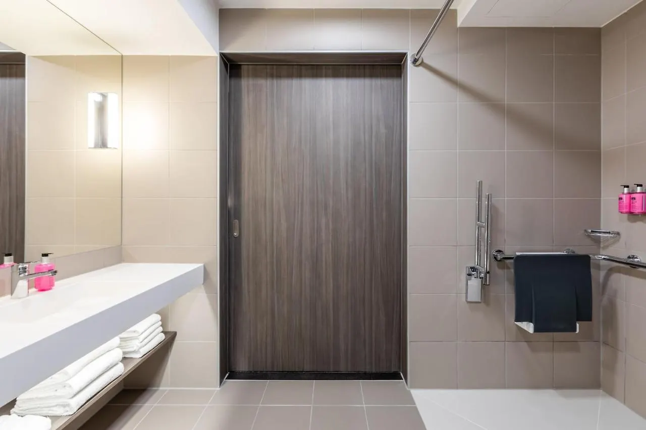 ***  فندق Moxy Berlin Airport شونيفيلد ألمانيا