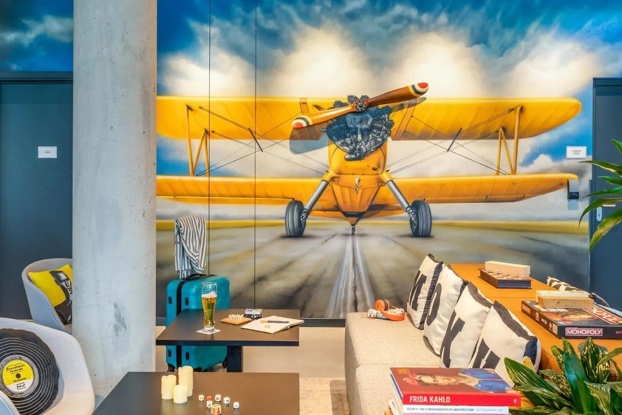 ***  فندق Moxy Berlin Airport شونيفيلد ألمانيا